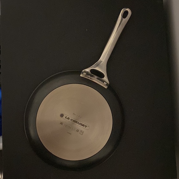 FREE SHIP - Le Creuset Toughened Nonstick Pro Fry Pan (24 cm) - Picture 6 of 7